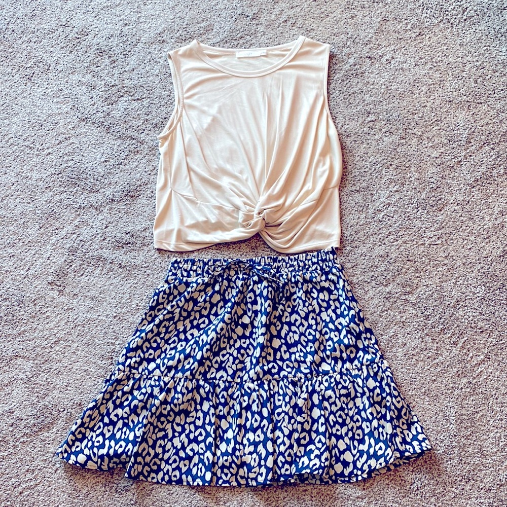 Sleeveless blouse with skort
